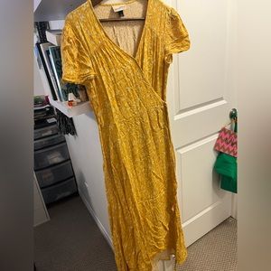 Universal Thread floral print short sleeve v neck wrap dress